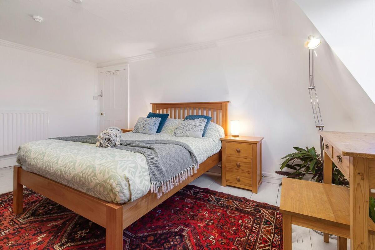 Spaceship 4 Luxury 4 Bedroom By Altoluxoexperience Short Lets & Serviced With Free Wifi & Parking Bristol