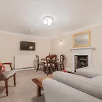 Spaceship 4 Luxury 4 Bedroom By Altoluxoexperience Short Lets & Serviced Accommodation With Free Wifi & Parking