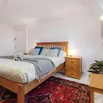 Spaceship 4 Luxury 4 Bedroom By Altoluxoexperience Short Lets & Serviced Accommodation With Free Wifi & Parking