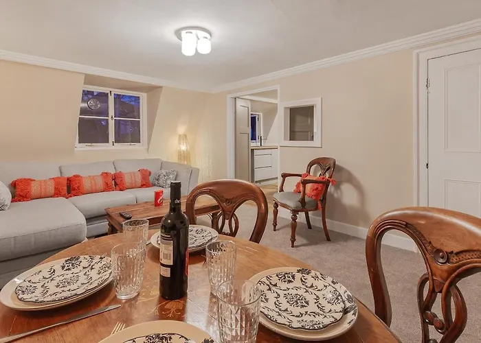 Spaceship 4 Luxury 4 Bedroom By Altoluxoexperience Short Lets & Serviced Accommodation With Free Wifi & Parking