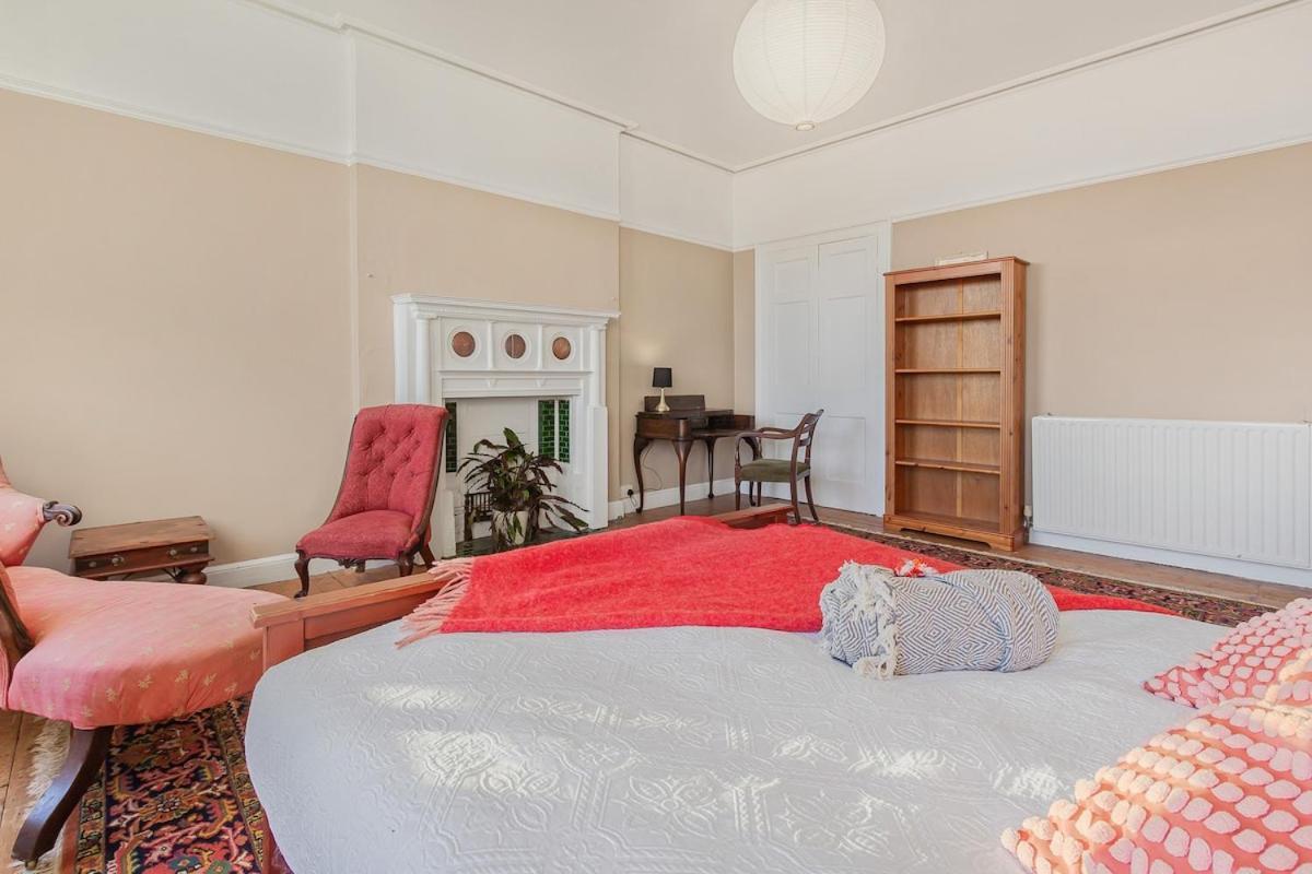 Spaceship 4 Luxury 4 Bedroom By Altoluxoexperience Short Lets & Serviced With Free Wifi & Parking * Bristol