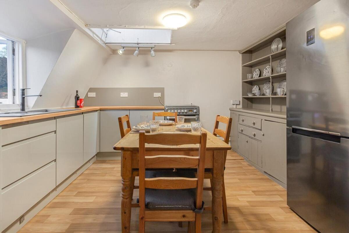 Spaceship 4 Luxury 4 Bedroom By Altoluxoexperience Short Lets & Serviced With Free Wifi & Parking Bristol
